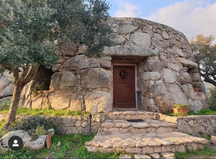 Il Nuraghe Del Lago Coghinas Oschiri Kültér fotó