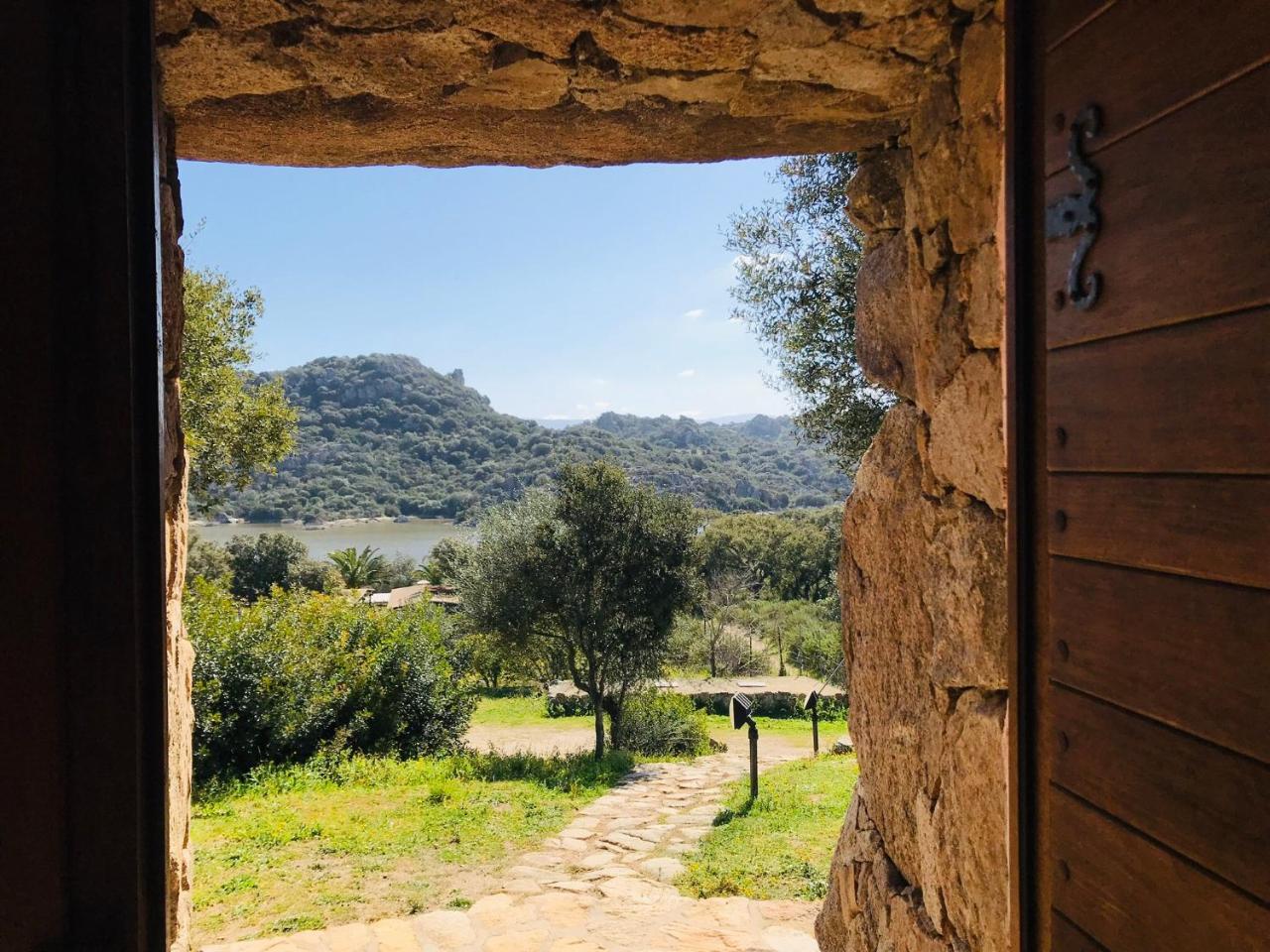 Il Nuraghe Del Lago Coghinas Oschiri Kültér fotó